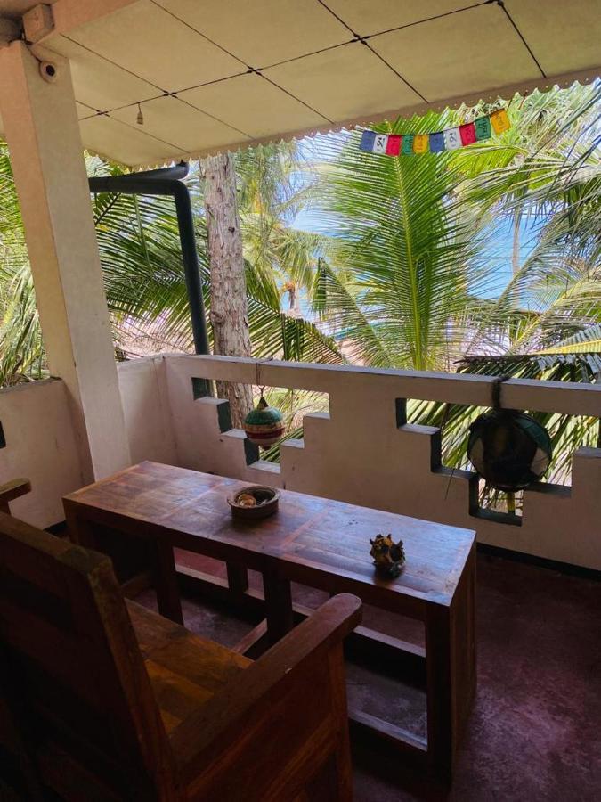 Chandi Gaya Beach Guesthouse 탕갈레 외부 사진