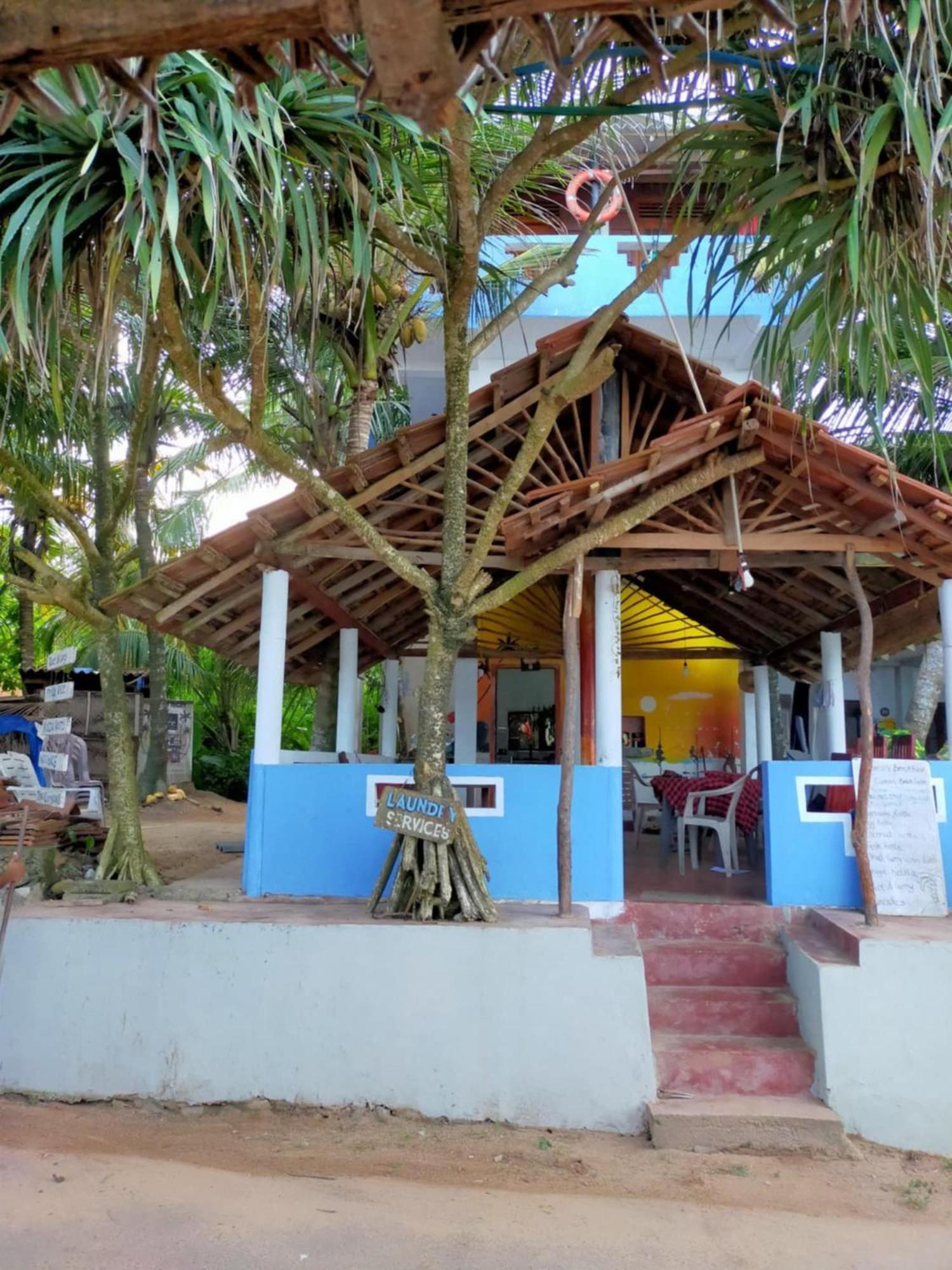 Chandi Gaya Beach Guesthouse 탕갈레 외부 사진