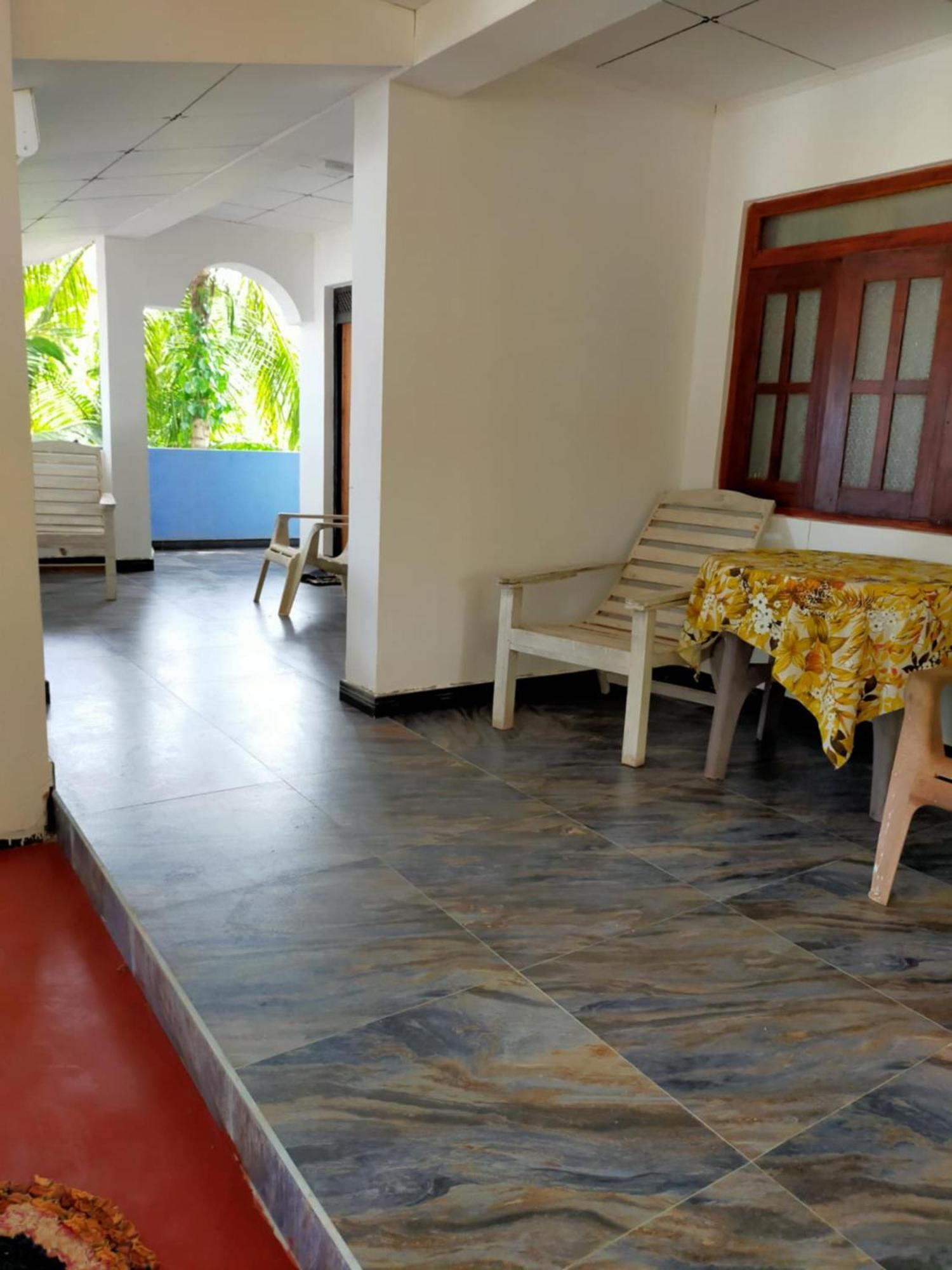 Chandi Gaya Beach Guesthouse 탕갈레 외부 사진